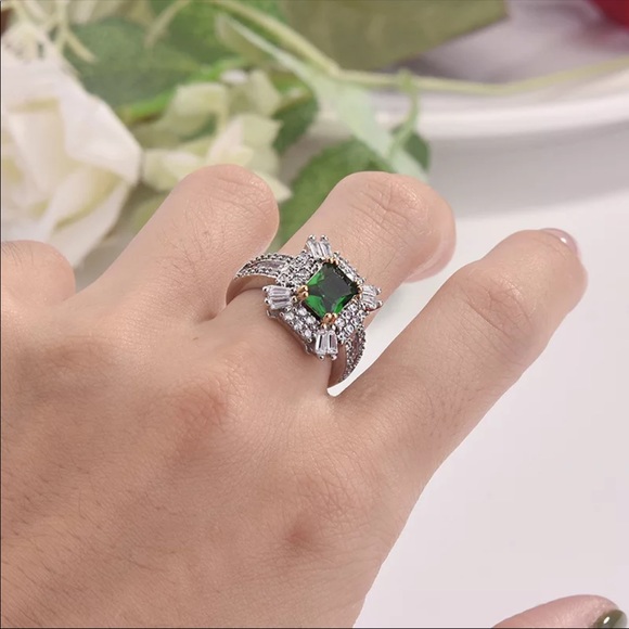 New Luxury Princess 925 Silver Emerald Lady Ring - Picture 3 of 7